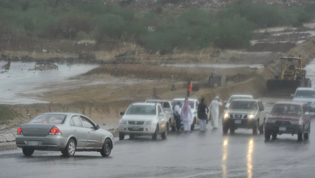 Rain floods Jeddah streets anew