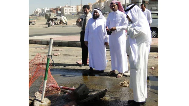 Officials tour Jeddah’s flood-stricken areas