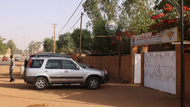 Niger police hunt for hostages thought to be French