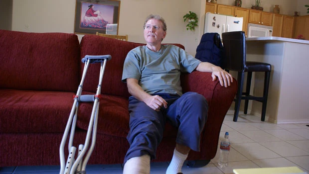 Giffords can now stand up, readies for rehab