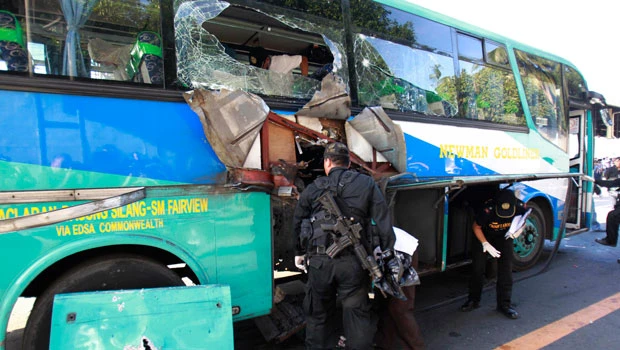 Explosion rips through Philippine bus, killing 2