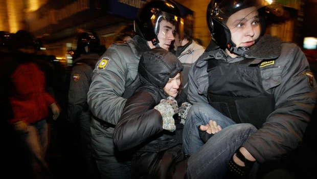 Hundreds of Russians protest against Putin