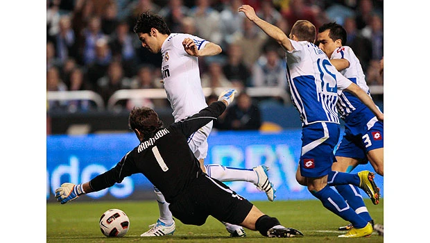 Madrid draws to slip 7 points behind Barcelona