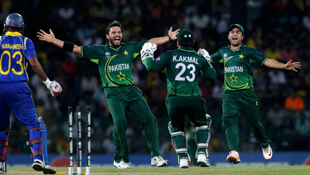 Afridi, Misbah guide Pakistan to thrilling win