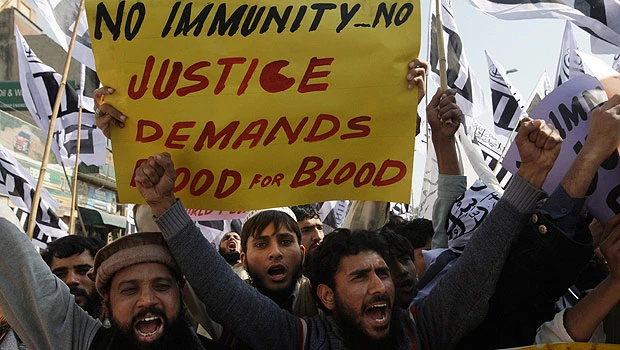 Pakistan vows to keep US prisoner safe