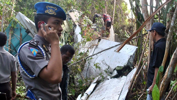Indonesian transport plane crashes, 5 killed