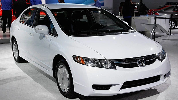 Rising fuel price casts shadow on auto show