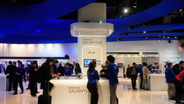 Samsung launches ultra-slim notebook, targets Apple