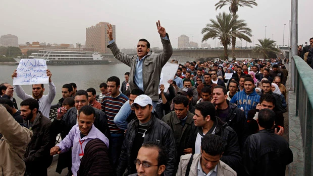Strikes and protests dent Egypt economy