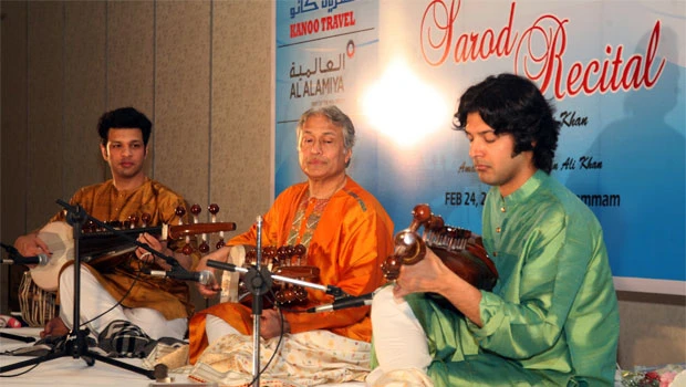 Indian musician plays in Dammam