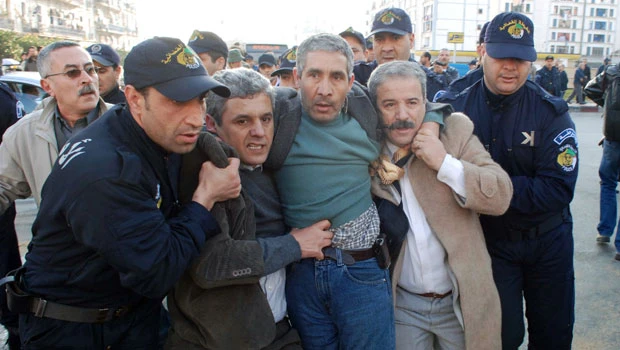Police detain 400 protesters in Algeria