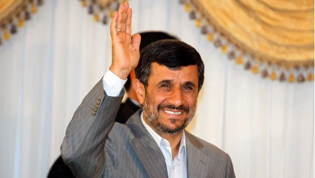 Ahmadinejad slams Qaddafi, sees Mideast unrest engulfing world