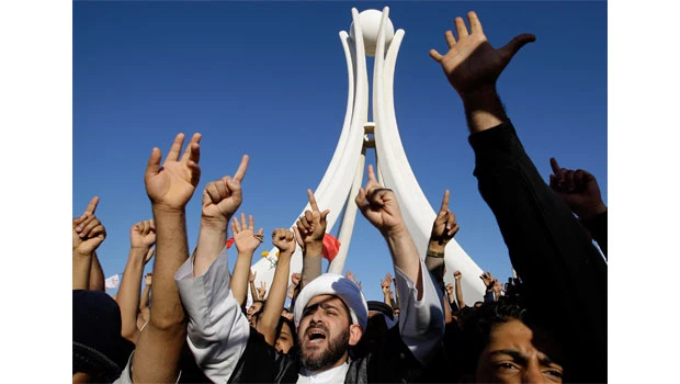 Protesters back in Bahrain's Pearl Square
