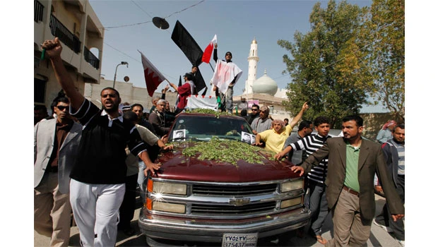 Bahraini demonstrators dig in