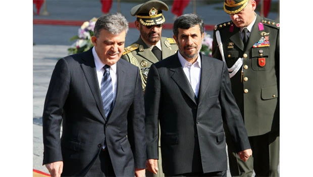 Turkey’s Gul, in Iran, urges respect for people power