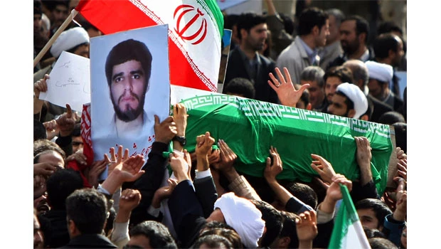 Pro, anti-govt supporters clash in Tehran