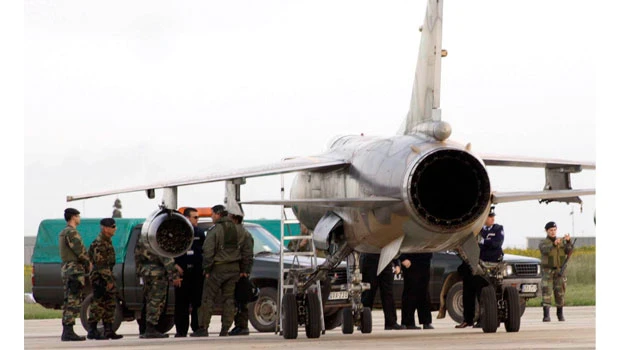 Qaddafi's hold on Libya weakens in protest wave