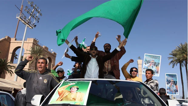 Qaddafi rallies supporters amid widening protests