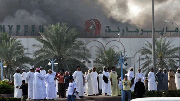 Omani crowd torches supermarket