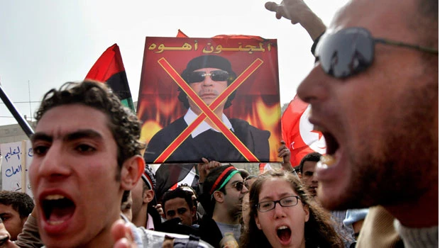 Sack old guard, Egyptian demonstrators demand