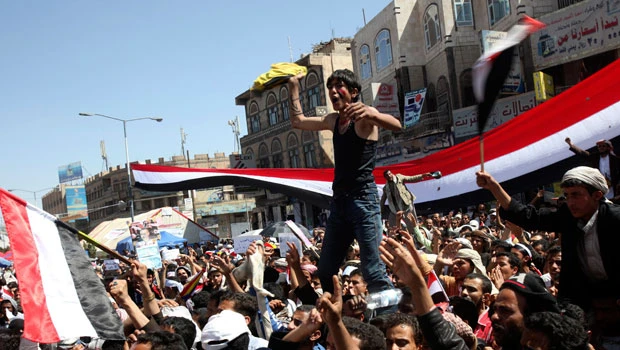 Two tribal chiefs desert Yemeni president