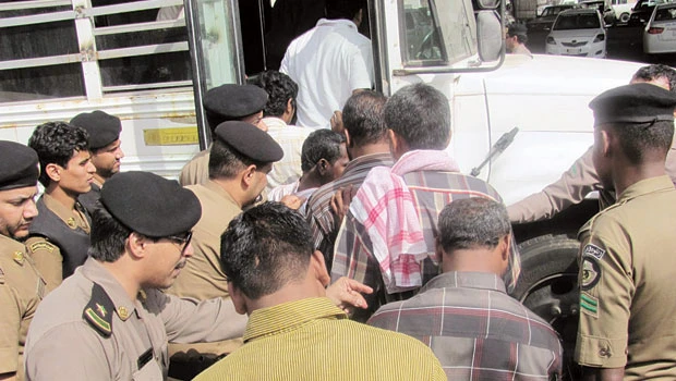 Police raids in Jeddah net hundreds