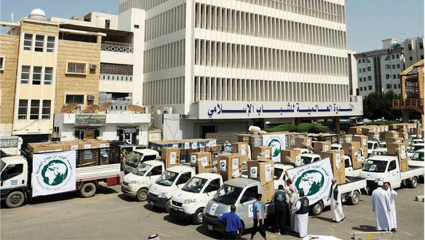 Alwaleed helps flood victims