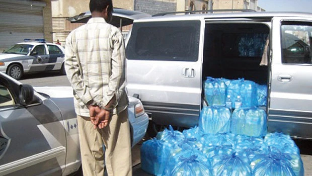 School van driver ferrying liquor detained in Riyadh