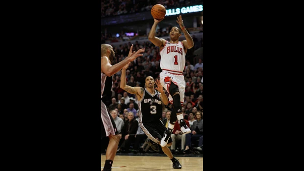 Rose leads Bulls charge past Spurs