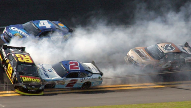 Bayne roars to historic Daytona victory
