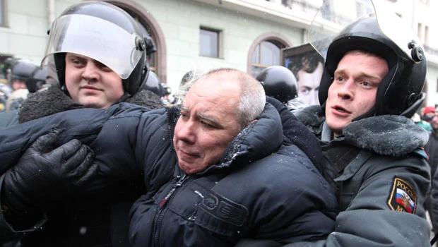 Moscow police detain 14 protesters