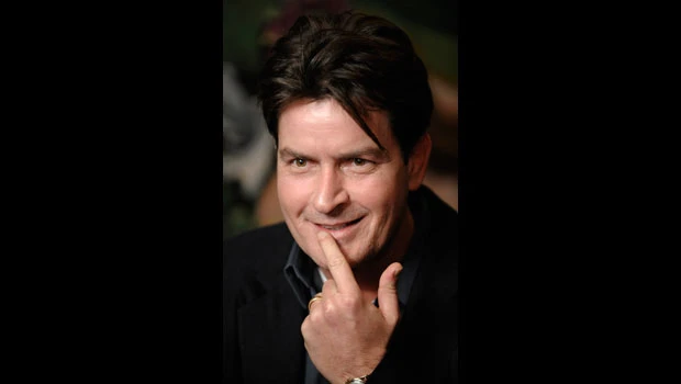 Sheen brings show to Detroit, Chicago