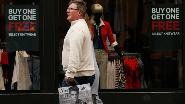 US retail sales rise on solid auto trade