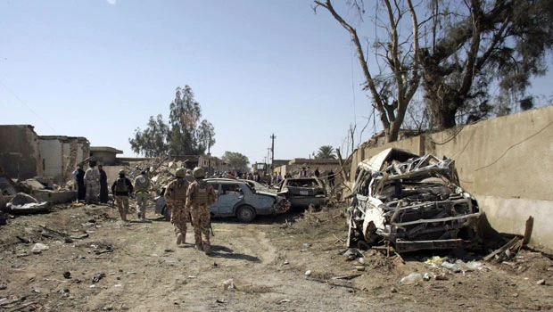 Suicide bomber kills 10 soldiers at Iraq army post