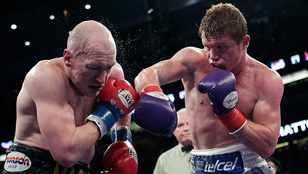 Alvarez dominates Hatton to claim WBC 154-pound title