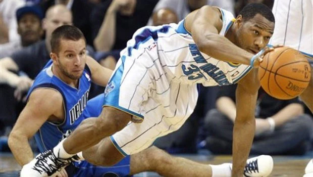 Hornets stun Mavericks with big finish
