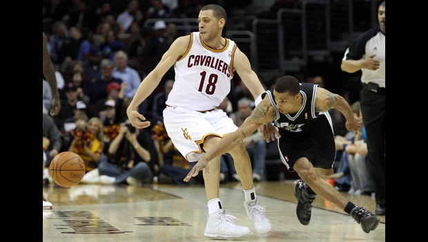 George Hill leads Spurs past Cavaliers