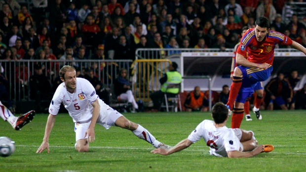 Villa saves Spain; wins soothe France, Italy
