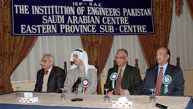 Challenge of solar power analyzed at Saudi forum