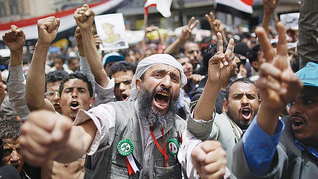 Saleh makes new offer to protesters
