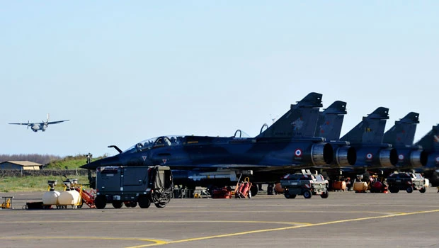 Libyan rebels welcome air strikes, but not ground troops