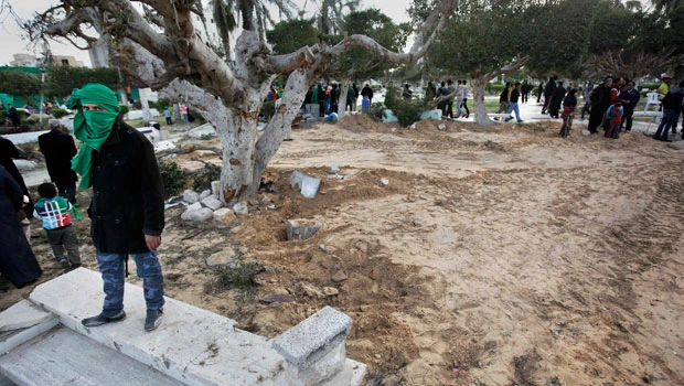 Libyan rebels lose oil port, but vow to regroup