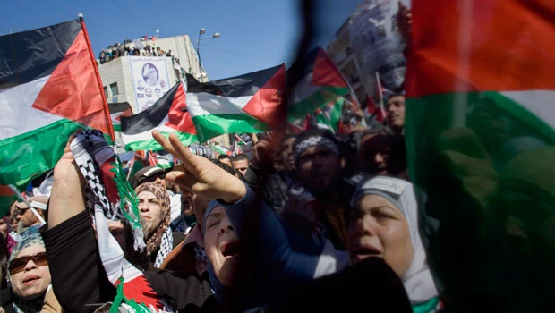 Thousands of Palestinians rally for reconciliation