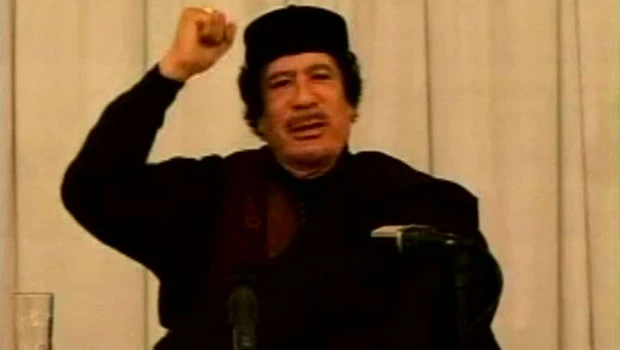 Qaddafi's tanks closing in on rebel-held Zawiyah square