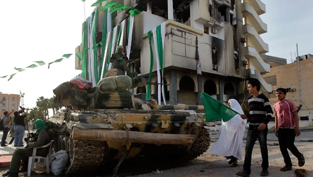 Anti-Qaddafi forces fight on in Zawiya, Ras Lanouf