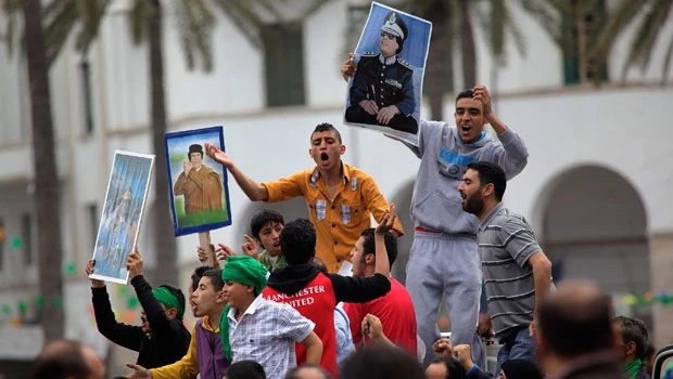 Qaddafi forces seize key town