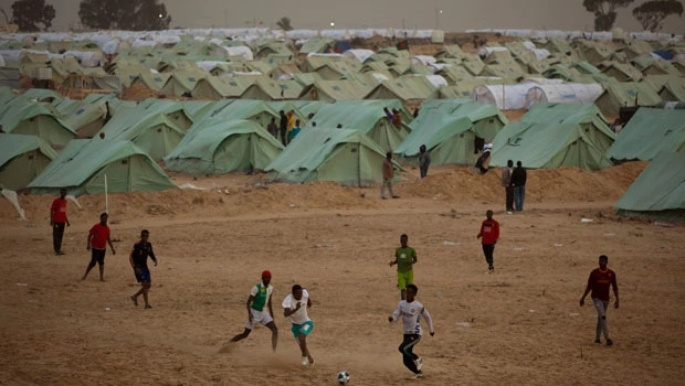 Libyan exodus reaches 300,000, flow holds steady