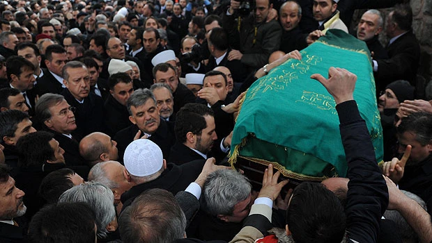 Turkey holds massive funeral for Erbakan
