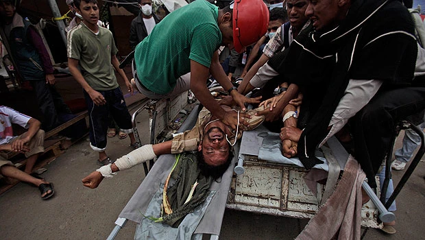 Police fire on Yemeni protesters, 100 plus injured