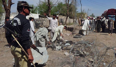 Bombing kills 5 at police station in Pakistan